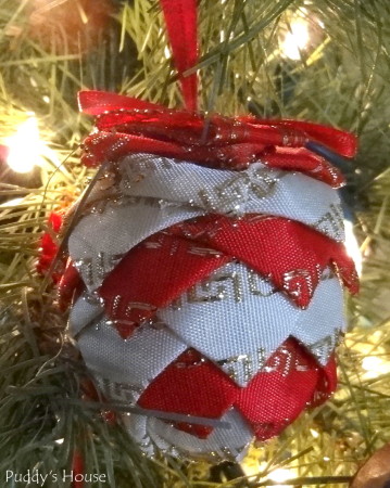 DIY Christmas Ornaments - Fabric pinecone