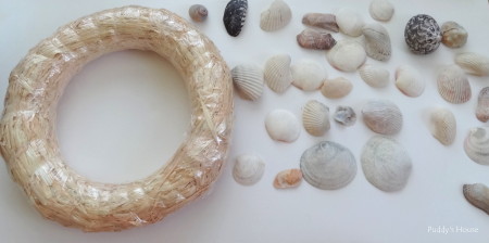DIY Seashell Wreath - Wreath and shells