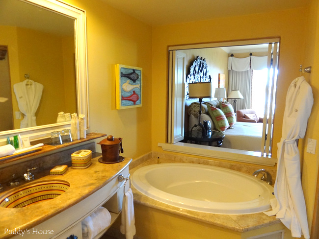 Cabo - Hilton Bathroom sink and tub