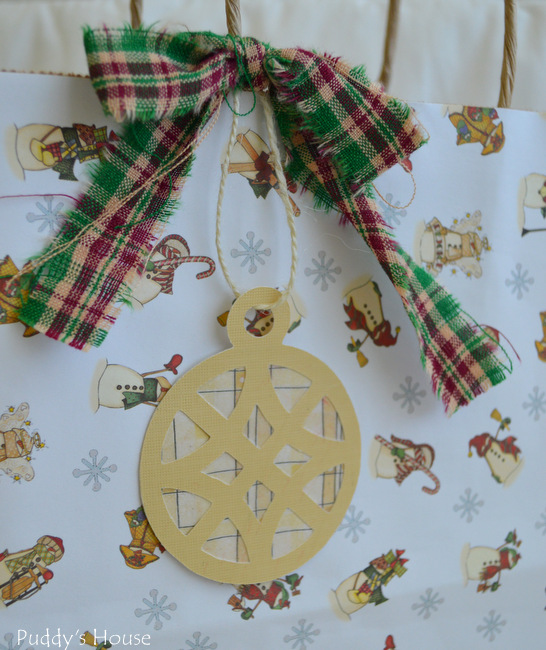 DIY gift bag - tag ribbon close up
